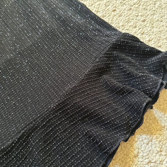 Black shimmer skirt with ruffles - Picture 2 of 3